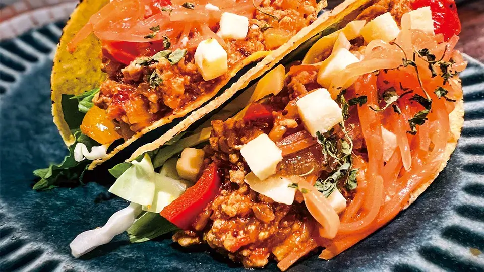 ビールにあう！！さっぱり瀬戸内レモンと濃厚チーズチキンのサルサタコス-麺屋女王蜂✖吾輩はスパイスである